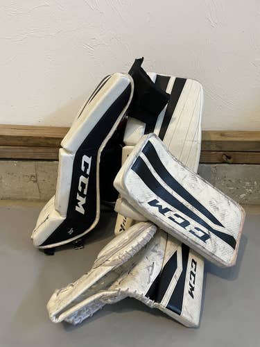 White Youth 20" CCM  Y Flex Goalie Leg Pads