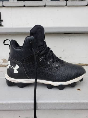 Black Youth Used Men's Size 6.5 (Women's 7.5) Molded Cleats Under Armour