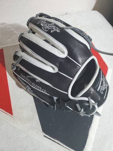 Black/White Rawlings HOH 11.5