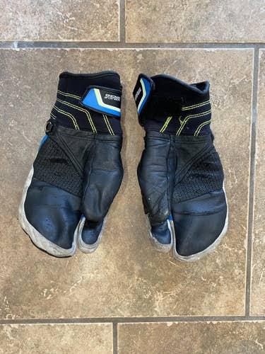 BLKWHT Youth Unisex Used Small / Medium Leki