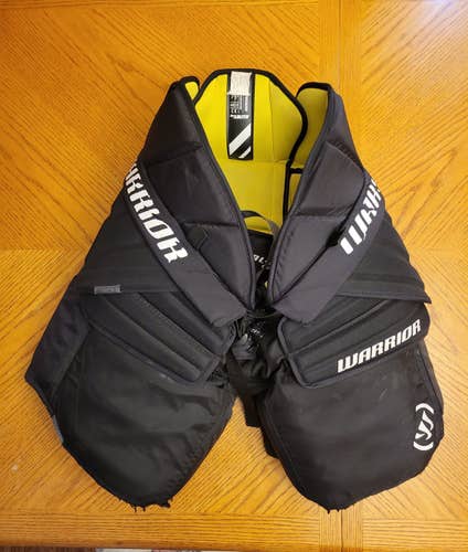 Black Senior Used Medium Warrior Goalie Pants