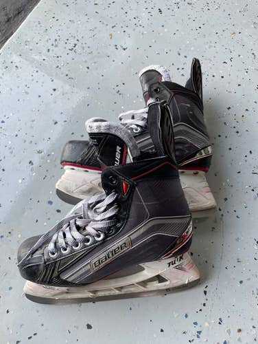 Senior Bauer Extra Wide Width  Size 7 Vapor X600 Hockey Skates