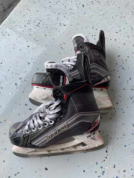 Senior Bauer Extra Wide Width Size 7 Vapor X600 Hockey Skates