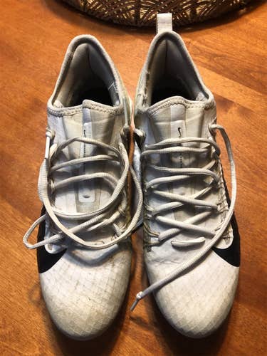 Used White Size 10.5 Nike Huarache 7 Cleats