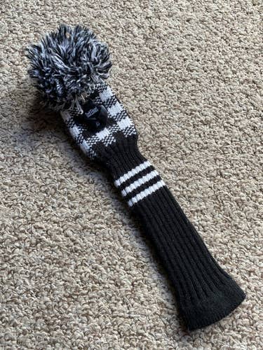 Hybrid head cover with adjustable tag