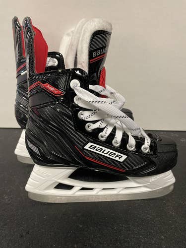 Almost New Bauer NSX Hockey Skates Size 2