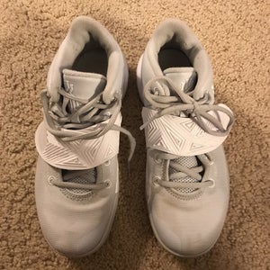 Used Size 7.0 (Women's 8.0) Nike Shoes