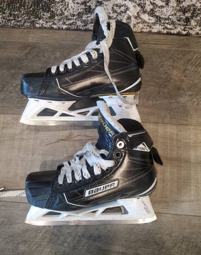 Junior Bauer Supreme S190 Hockey Goalie Skates Size 2.5