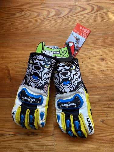 Level race gloves