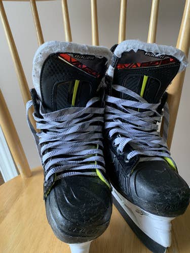 Junior Bauer Regular Width Size 4 Vapor xshift Hockey Skates
