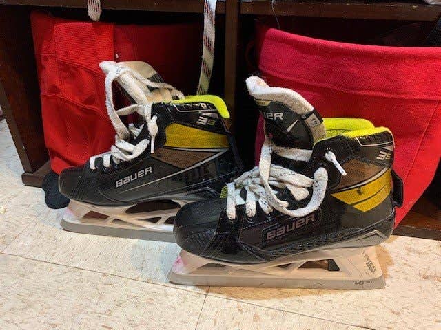 Junior Used Bauer Goalie Skates Regular Width Size 4.5  Supreme 3S