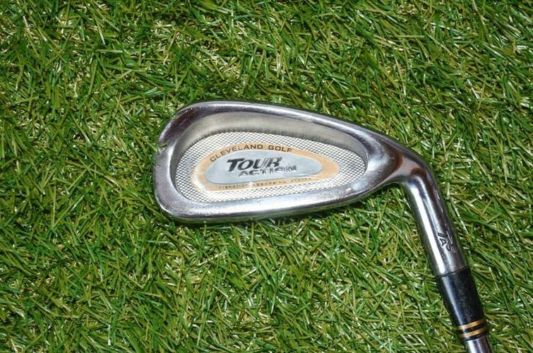 Cleveland 	Tour Action 5 	3 Iron 	Right Handed 	39.5"	Steel 	Stiff	New Grip