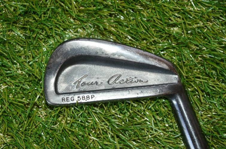 Cleveland Tour Action 	2 Iron Right Handed 39.5"Graphite	Regular New Grip