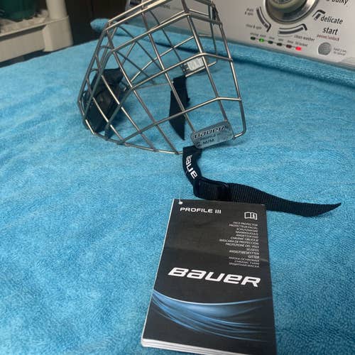 New Medium Bauer Profile III Facemask