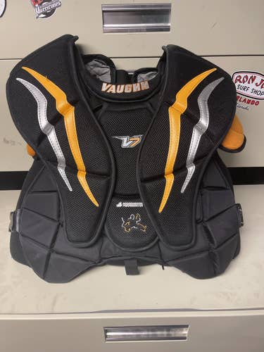 VAUGHN INTERMEDIATE GOALIE CHEST PROTECTOR