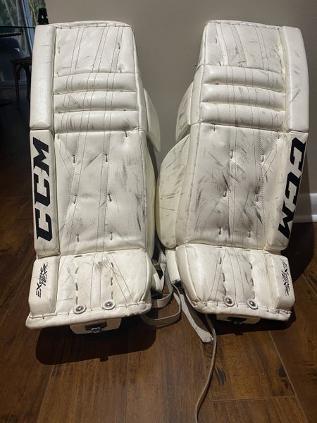 White Used Junior 28" CCM Extreme Flex 760 Goalie Leg Pads
