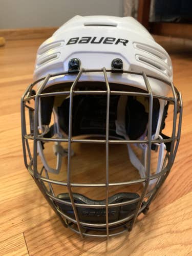 White Used Small Bauer Re-Akt 75 Helmet