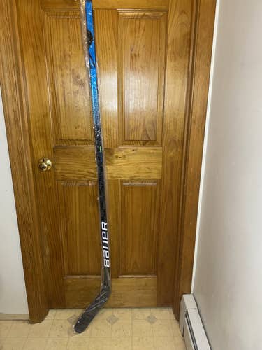 New Senior Bauer Right Handed Nexus Geo Hockey Stick Mid Pattern Pro Stock