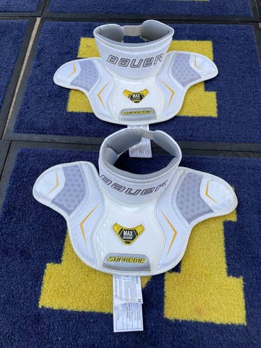 Bauer Supreme goalie neck and clavicle guard