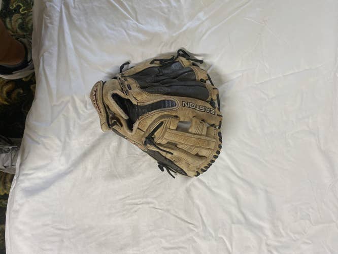 Used Kid Pitch (9YO-13YO) Easton Right Hand Throw Infield IB 81 Baseball Glove 10.5"