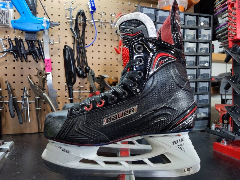 Junior Used Bauer Vapor X700 Hockey Skates Regular Width Size 5.5
