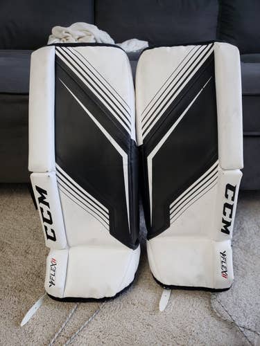 White Used Youth 24" CCM Y Flex Goalie Leg Pads