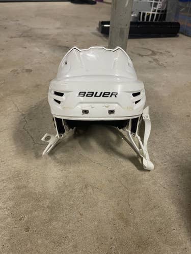White Used Large Bauer  Re-Akt 100 Helmet