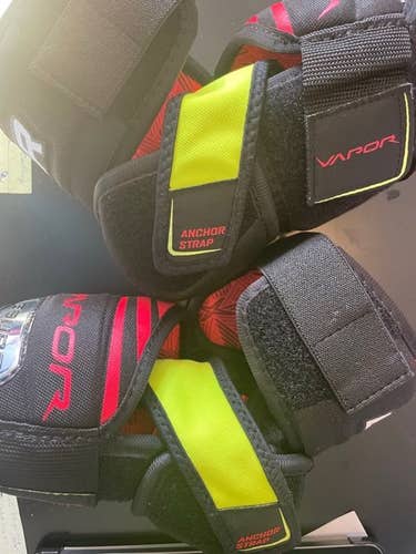 NEW Small Bauer Vapor X2.9 Elbow Pads