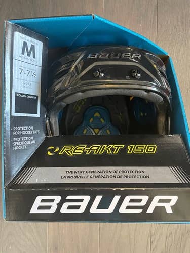 Black Used Medium Bauer Re-Akt 150 Helmet like new USED 1 MONTH