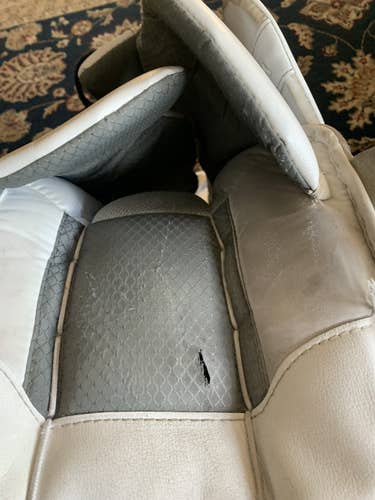 White Senior 32 Vaughn  Velocity VE8 Goalie Leg Pads