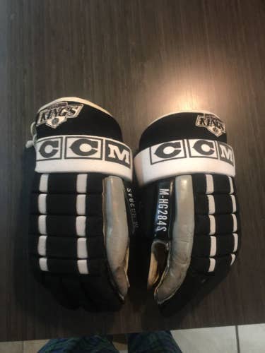 RARE Vintage  Los Angeles LA Kings Senior CCM Gloves
