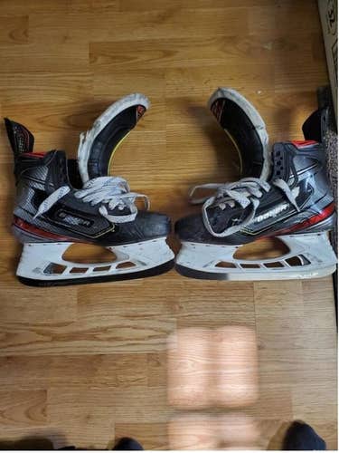 Senior Used Bauer Vapor 2X Pro Hockey Skates Regular Width Size 9.5