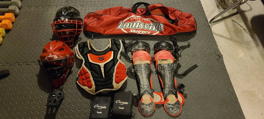 Used Youth Louisville Slugger Catcher's Set