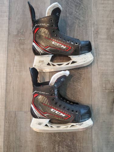 Youth CCM JetSpeed FT350 Hockey Skates Regular Width Size 2