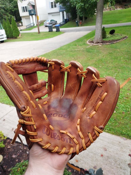 Brown Used Wilson Right Hand Throw Infield DP15 A2000 Baseball Glove 11.5"