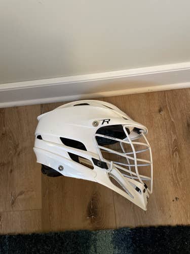 White Adult Player's Cascade R Helmet