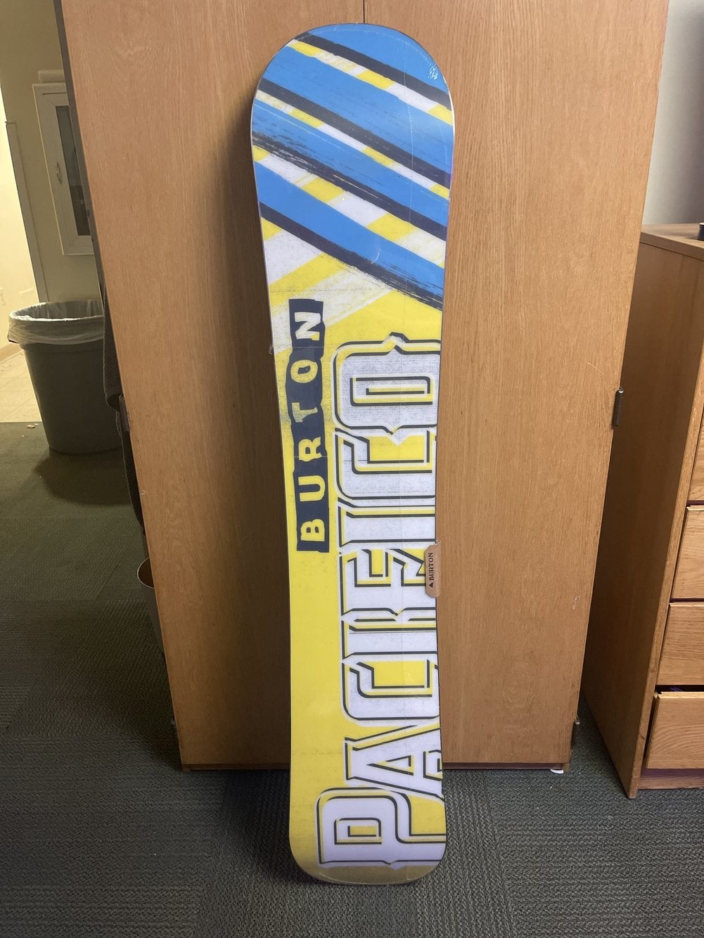 Burton Pacifico snowboard SidelineSwap