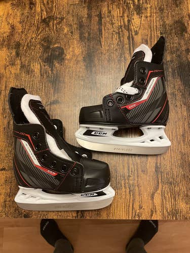 Junior CCM  Size 7 JetSpeed 250 Hockey Skates