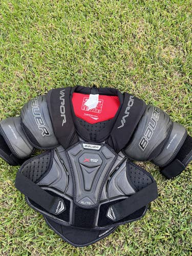 Bauer Vapor x900 shoulder pads