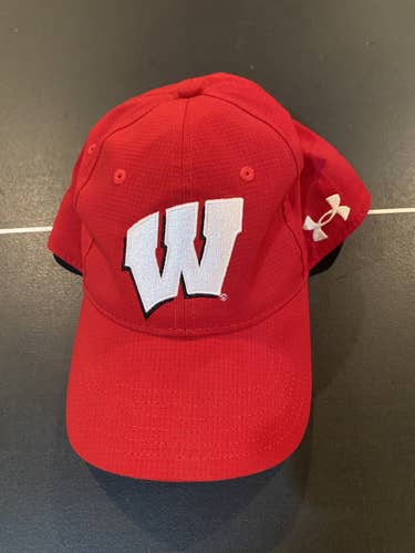 Wisconsin Badgers Athletic Fit Workout Hat OSFA