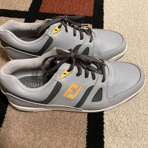 Gray like new Size 8.5 Footjoy Golf Shoes