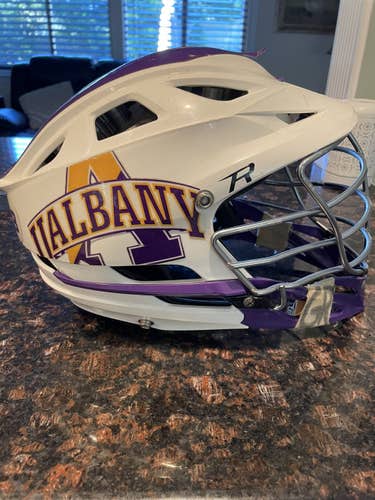 White Albany Lacrosse Cascade R Helmet