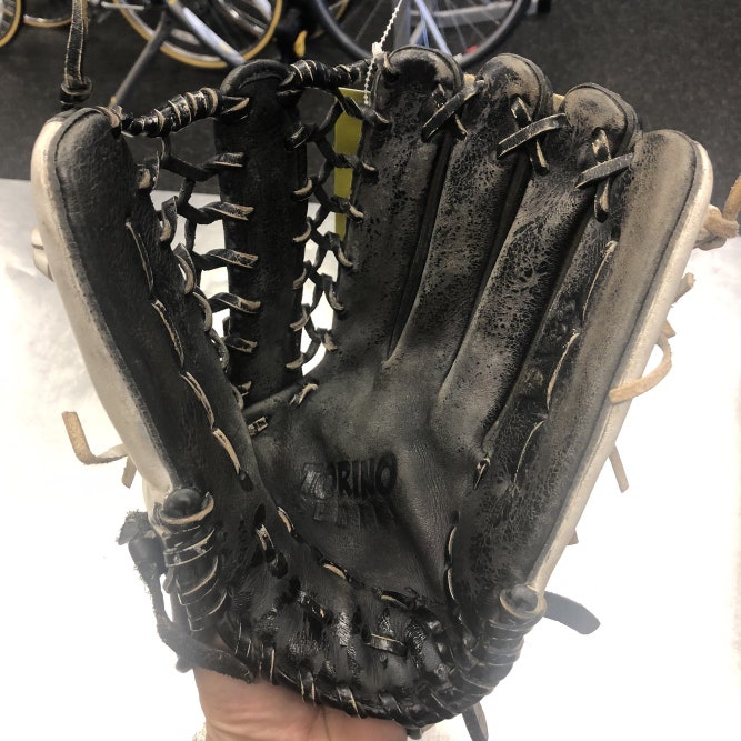 Akadema Used Black Right Hand Throw 12.75" Baseball Glove