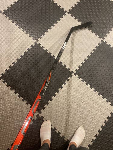 Right handed hockey Senior Bauer Vapor Fly lite Refurbished