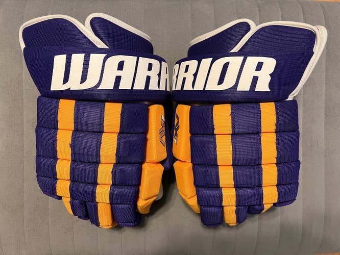 Pro Stock LA Kings retro Warrior Franchise dressed as AX1 Gloves 14" - RARE