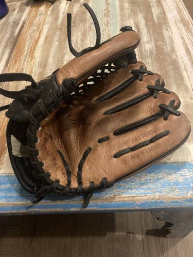 Easton Rival Youth Baseball Glove