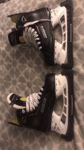 Senior Bauer Regular Width  Size 7.5 Supreme S27 Hockey Skates