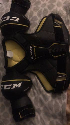 Senior Medium CCM  Tacks 3092 Shoulder Pads
