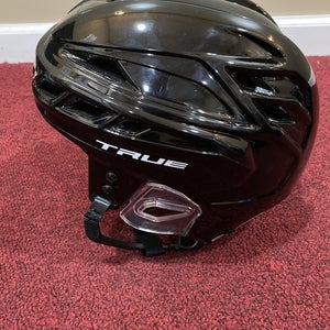 True Dynamic 9 Pro Helmet Size Small Item#ZGTH1