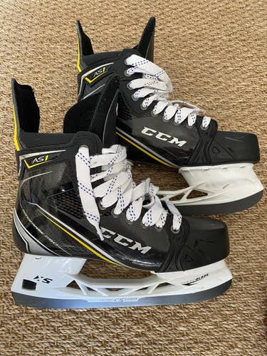 Senior CCM Regular Width Pro Stock Size 8.5 Super Tacks AS1 Hockey Skates